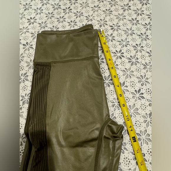 NWT Motion365+ Contour High-Waisted Legging M (FINAL PRICE $65) - Picture 12 of 16